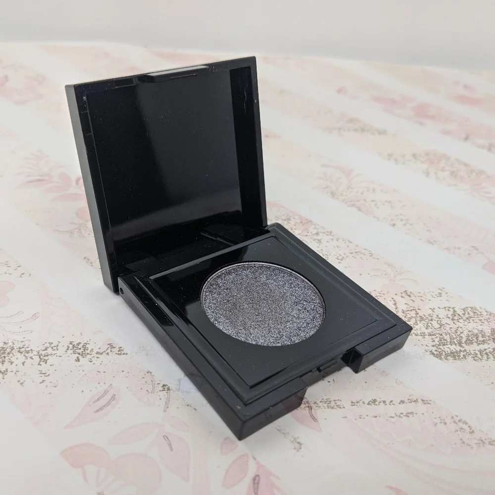 That's so Betty Boop Metallic Eyeshadow Makeup